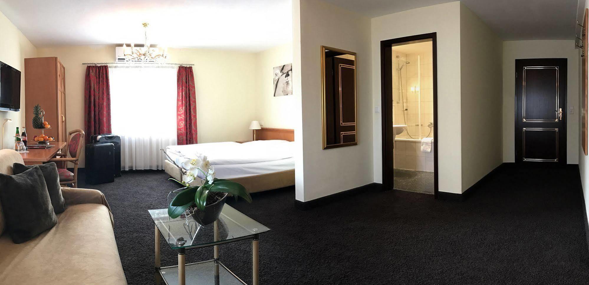 Boutiquehotel Goldhahn Bio Sport & Wellness Aalen Exterior foto